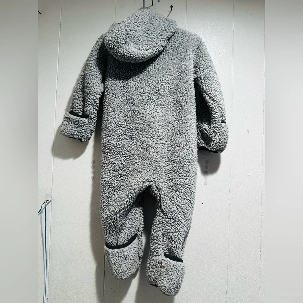 Snozu bundle snow suit and sipper hoodie
